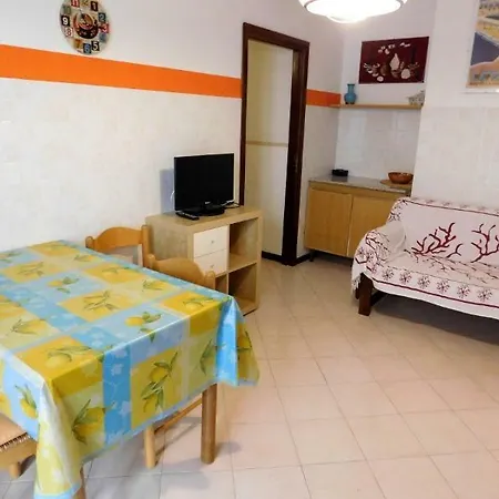 Vicino Al Mare Apartment *